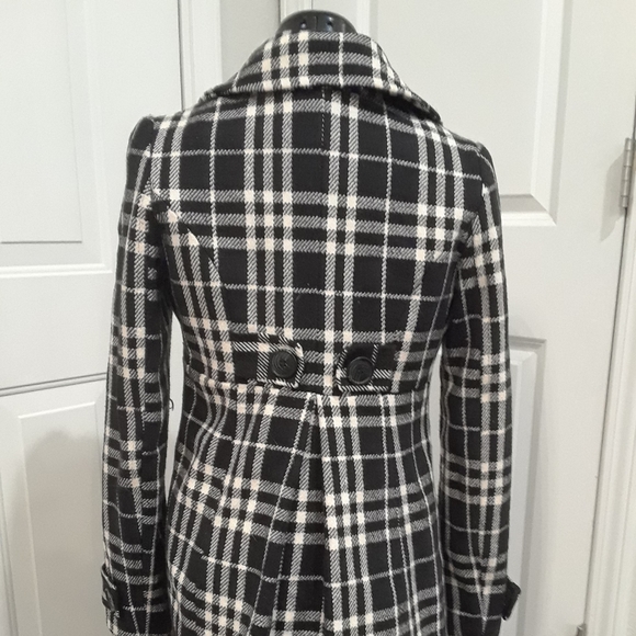 💕HP💕Black and white plaid coat - Picture 8 of 10